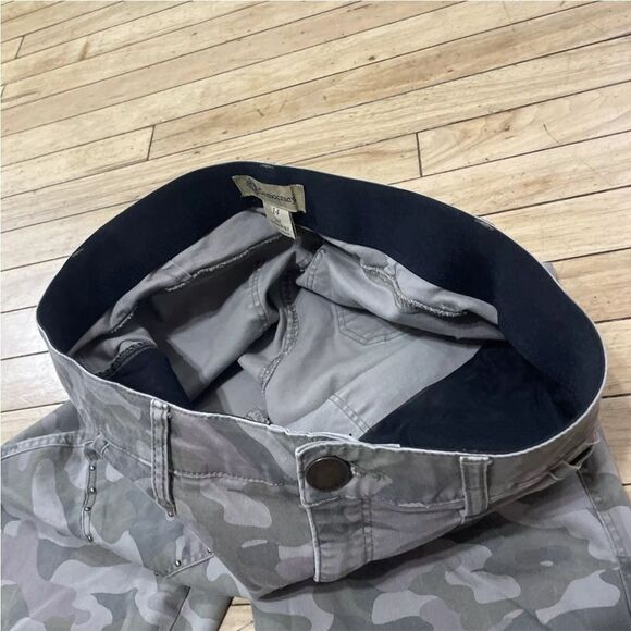 DEMOCRACY AB Technology Jeans Women 14 Camo Green Studded Capri Raw Hem - Picture 5 of 14